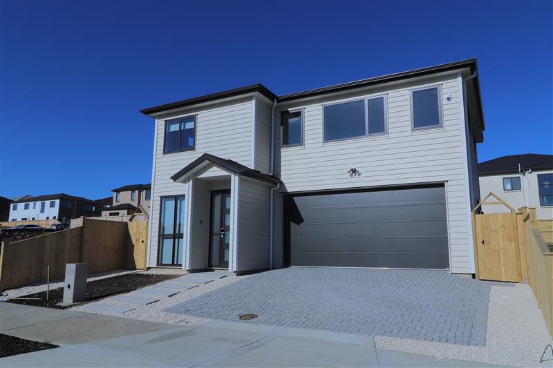 5 Bedrooms Family  home in Flat Bush.