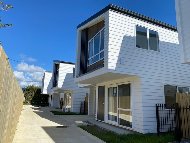Spacious 4-Bedroom Family Home in the Heart of Howick