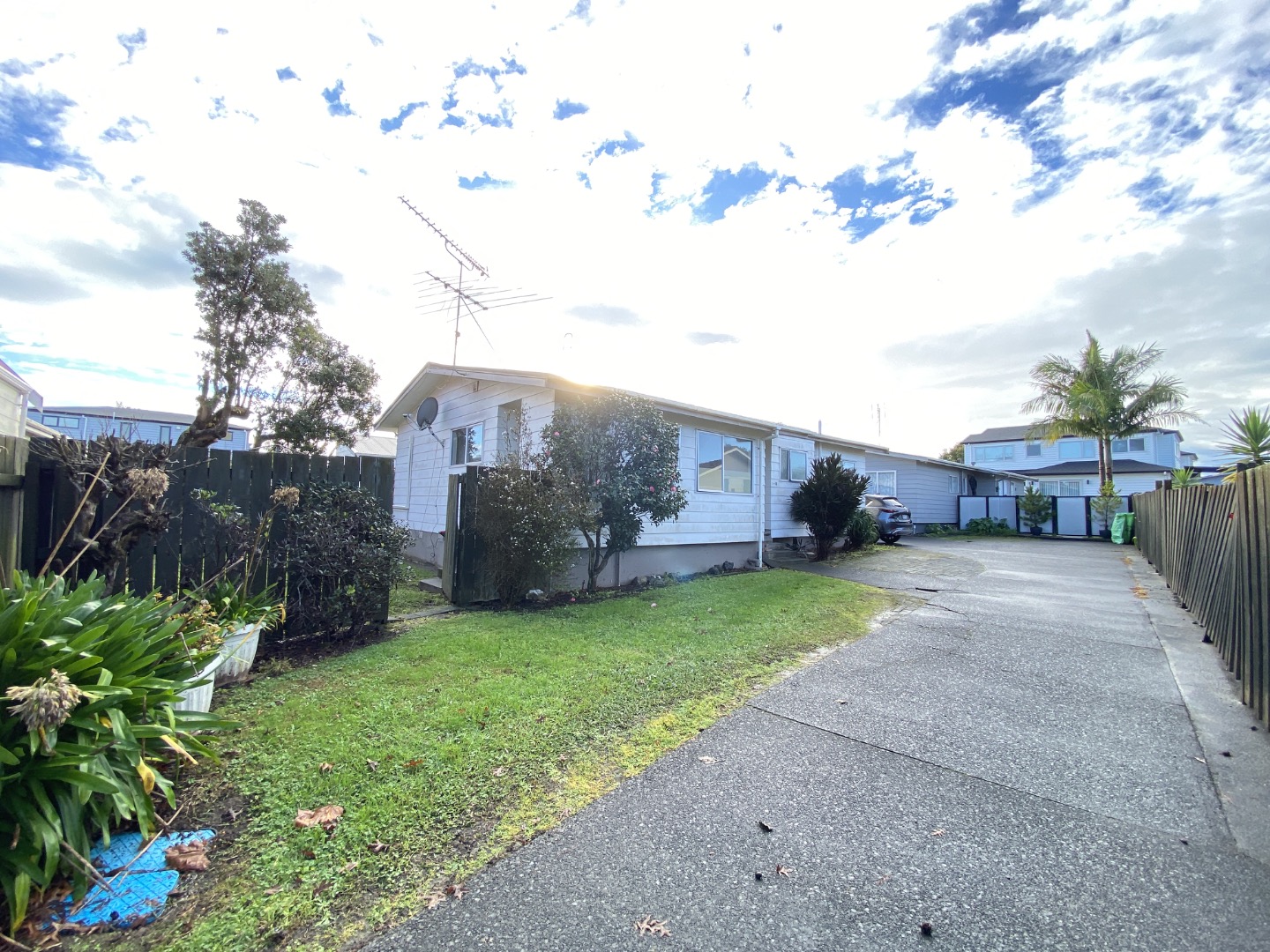 3-Bedroom House – 1/10 Glennandrew Drive, Half Moon Bay, Auckland