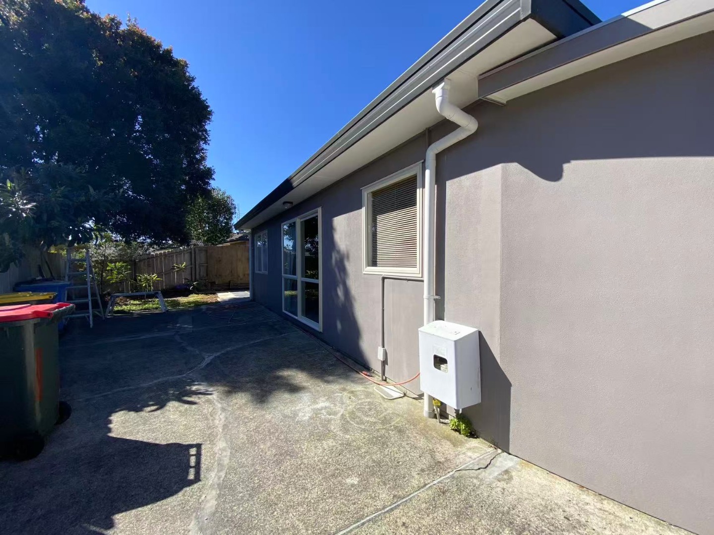 Spacious 2-Bedroom + Study Unit with Garage in Flat Bush