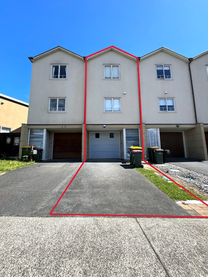 Freshly Updated 2 Bedrooms Townhouse in East Tamaki