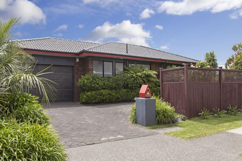 3 Bedrooms + Office in Botany Down
